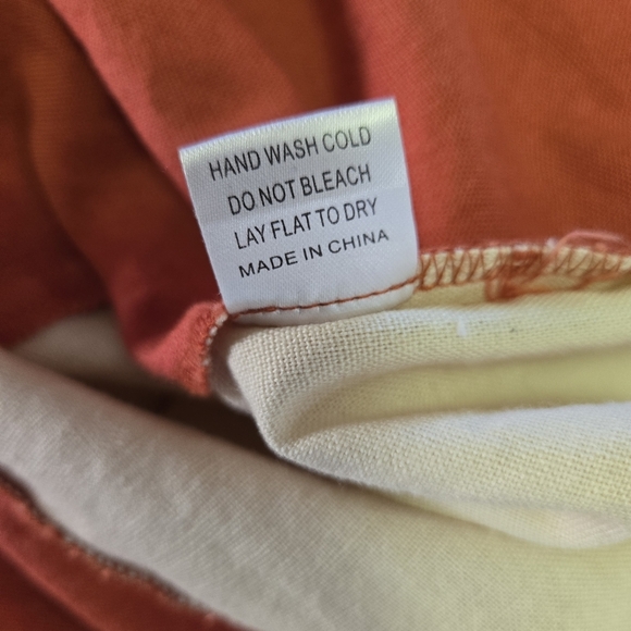 Elegant Red and Cream Dress - Picture 10 of 10